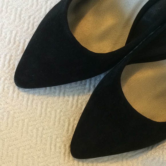 Timeless Black Pump - Picture 5 of 6